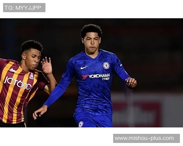 哈维西蒙斯：从新星崛起到足球世界的璀璨明珠之路